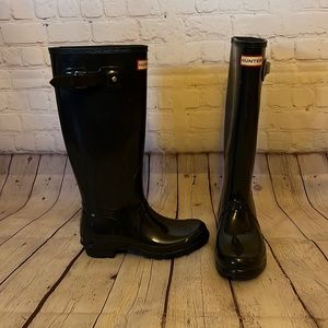 Brand New Never Worn Navy Blue size 7 Hunter Boots